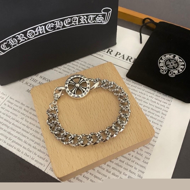 Ch**me He**ts necklaces